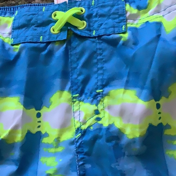 Cat & Jack swim trunks boys size medium 8/10. Blue and neon yellow pocke… - Picture 8 of 10